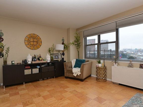 5th image of 6120 Grand Central Pkwy APT A206