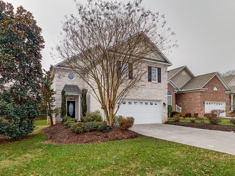 1st image of 927 Gothic Manor Ln