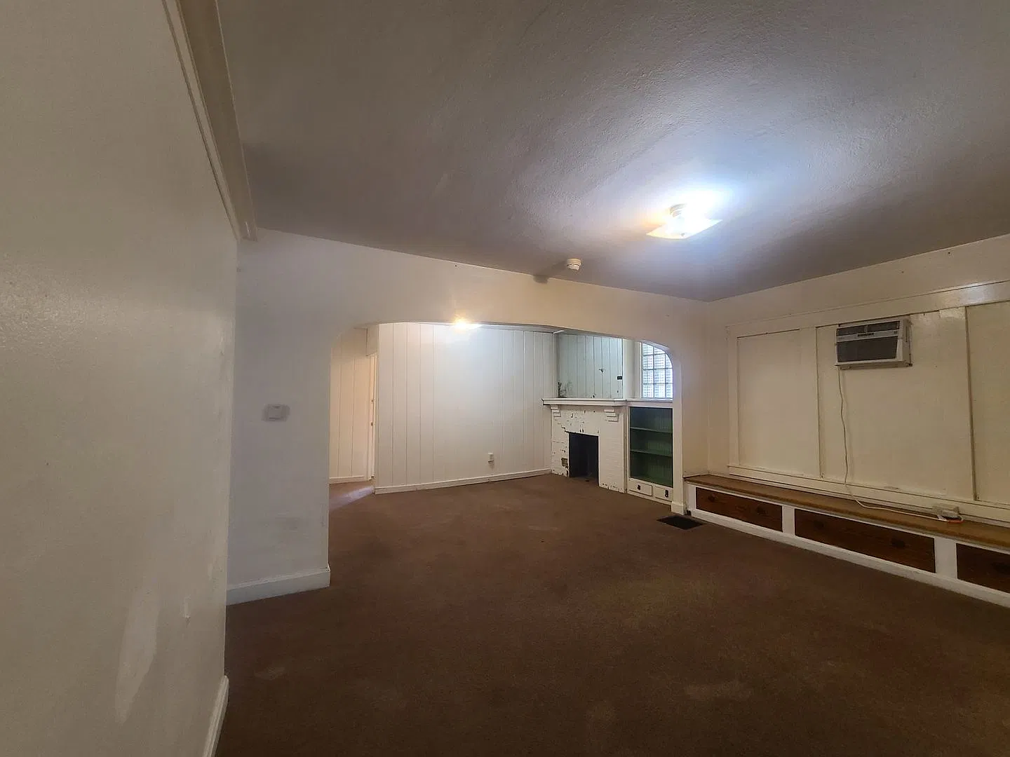 Large House - 3 Bedroom/ 2 Bathroom - Downtown Available 05/20/2025 — Photo 3