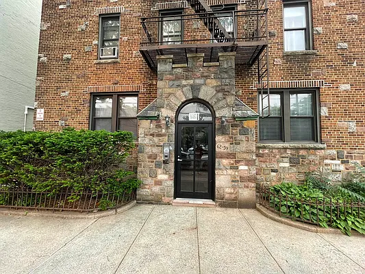 Rented by Pear NYC LLC | media 32