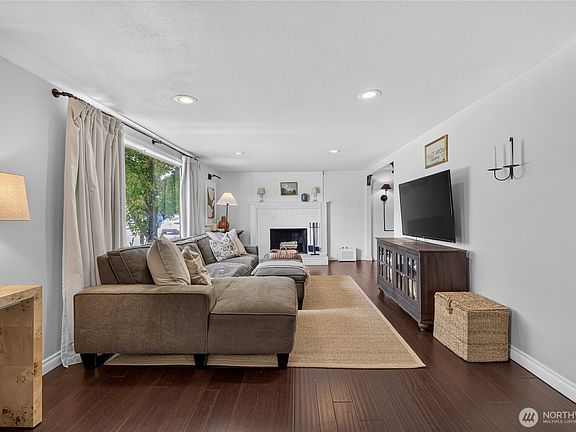 5th image of 95 Fuller Street