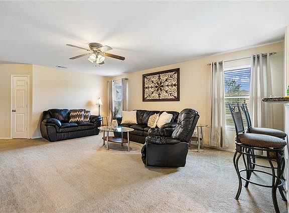 4th image of 521 Silver Leaf Dr