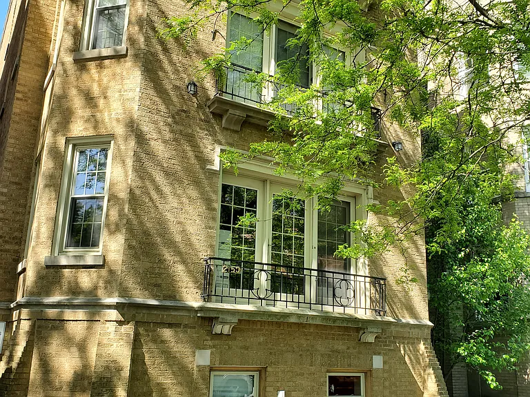 2150 W Arthur Ave #1 — Photo 1