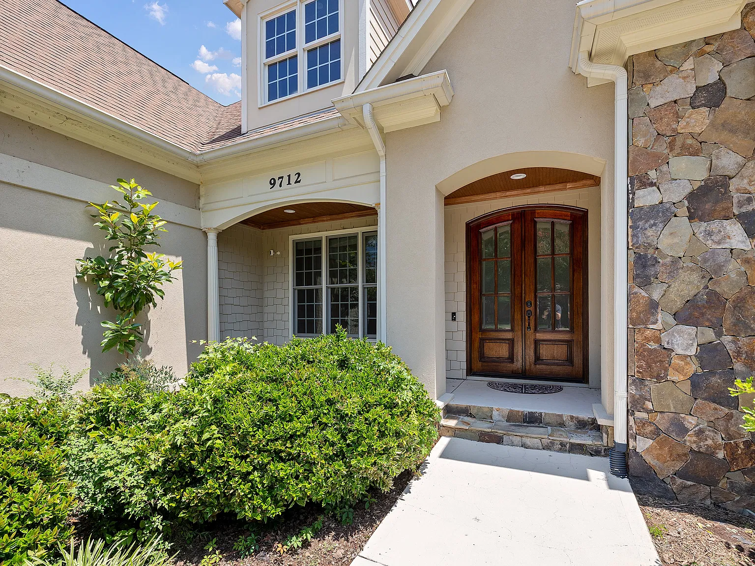 4 bed, 2.5 bath, 2850 sqft, $2,850 — Photo 3