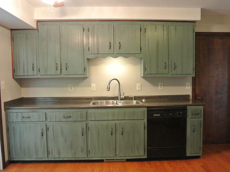 UPDATED APPLIANCES & COUNTER