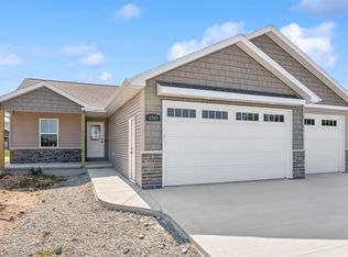 3767 E Callalilly Ln, Appleton, WI 54913