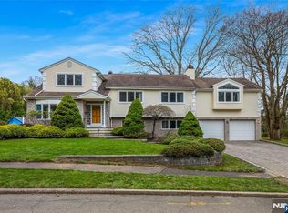 31 Collins Ave, Closter, NJ 07624