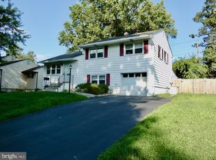 1025 Wagoner Dr, Wilmington, DE 19805