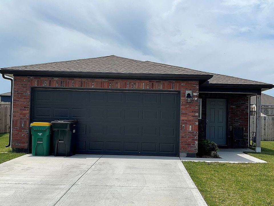 2 car garage with double dee