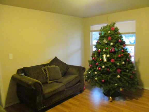 4th image of 16718 17th Ave E