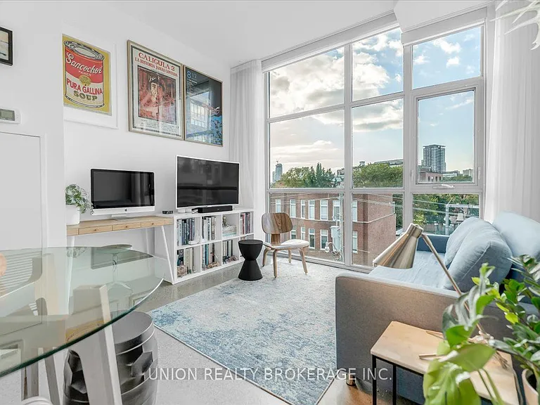 569 King St E #404 — Photo 3
