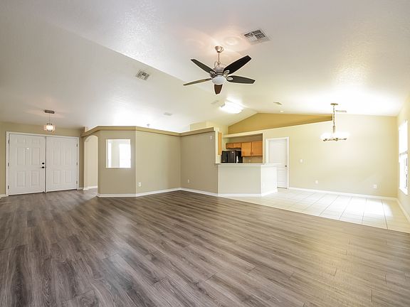 2nd image of 10513 Vista Pines Loop