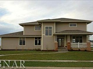 3902 Rave Rd, Bloomington, IL 61705