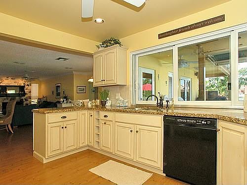 3rd image of 3415 S Lake Dr