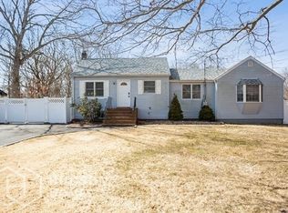36 Mill Dr, Mastic Beach, NY 11951