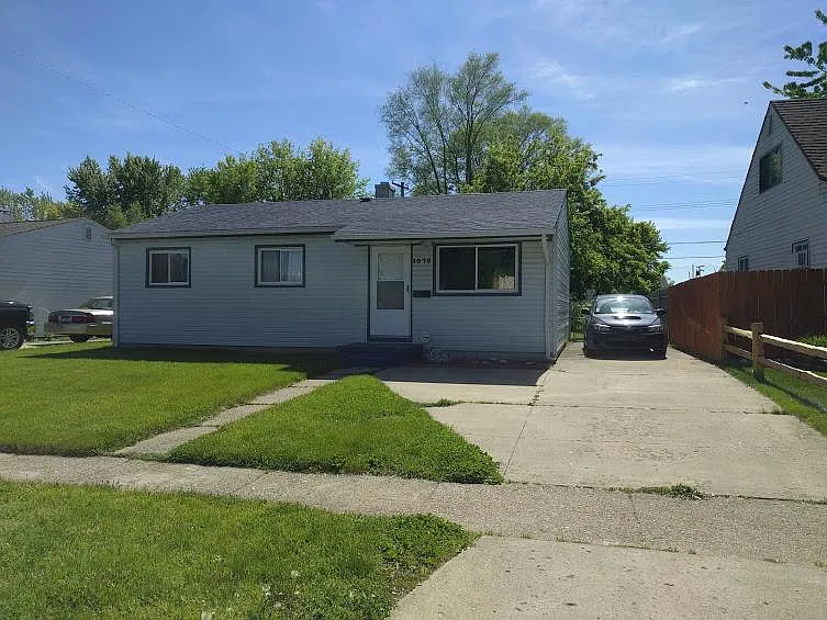 1075 Redleaf Ln