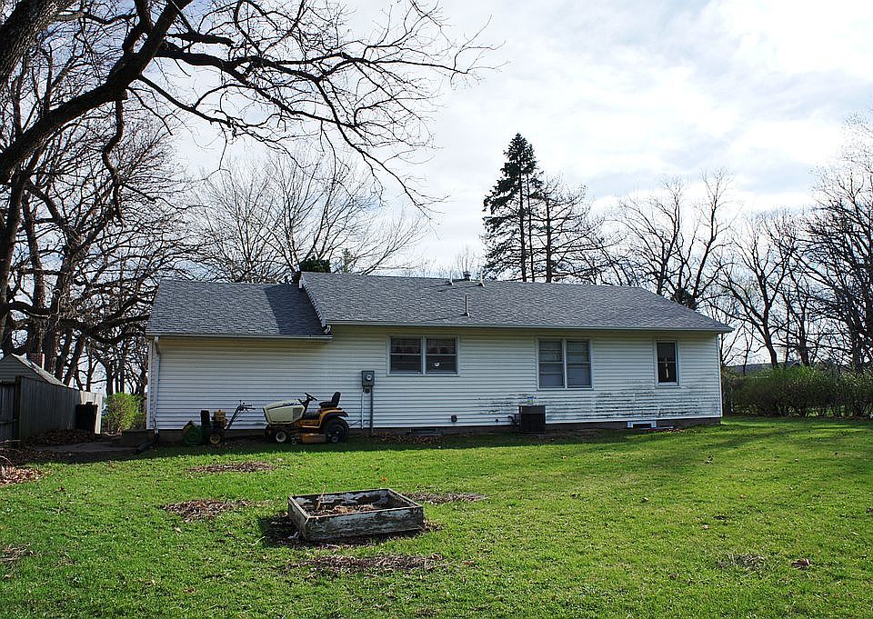 2nd image of 121 McDonald Dr