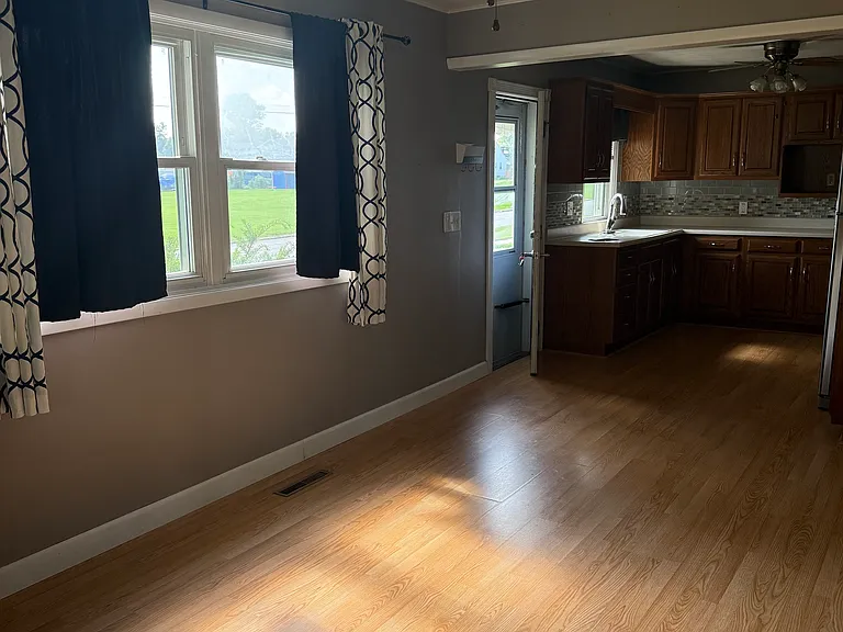 1302 W Church St — Photo 4