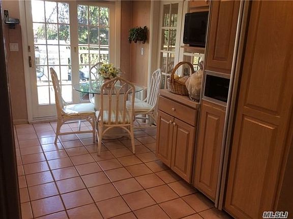 4th image of 11 Clotlide Ct