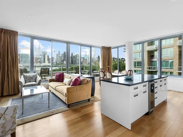 46-30 Center Boulevard image 1 of 6