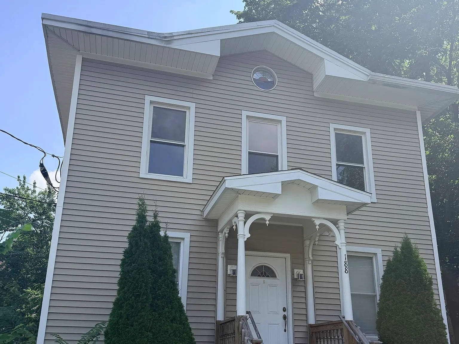 2 bed, 1.0 bath, 1884 sqft, $1,450 — Photo 1