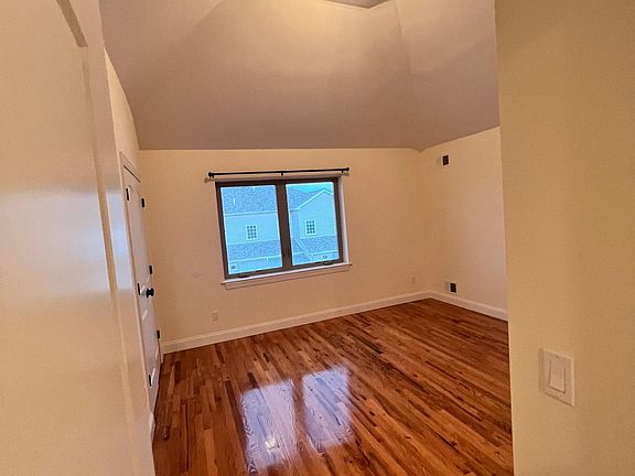 3rd image of 44 Waimer Pl #3