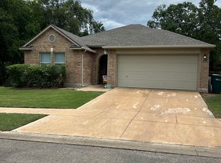 7230 Avery Rd, Live Oak, TX 78233