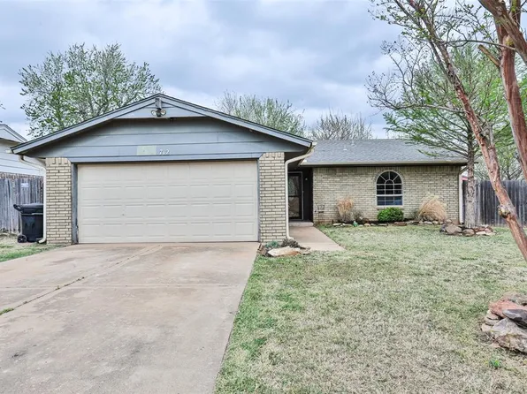 712 Wilkinson Dr, Moore, OK 73160
