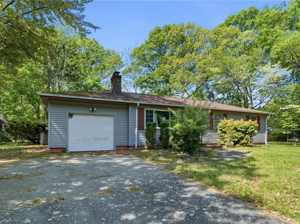 35 Elmwood Dr, North Kingstown, RI 02852