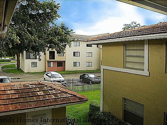 4th image of 10128 Twin Lakes Dr #11-H