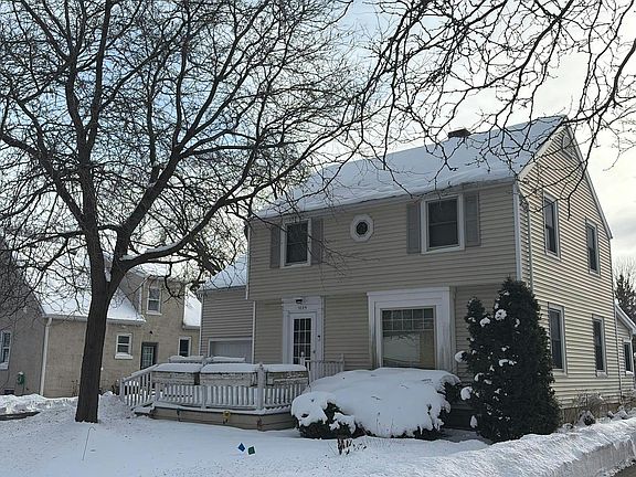 2nd image of 1009 Red Oak Ln