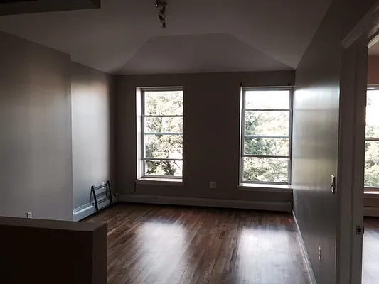 Rented by Premier Metro Realty Corp | media 43