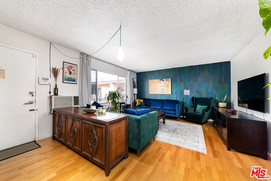 2 bed, 2.0 bath, 1060 sqft, $2,700 — Photo 4