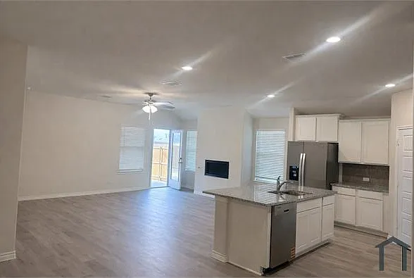 1323 Taggart St — Photo 3