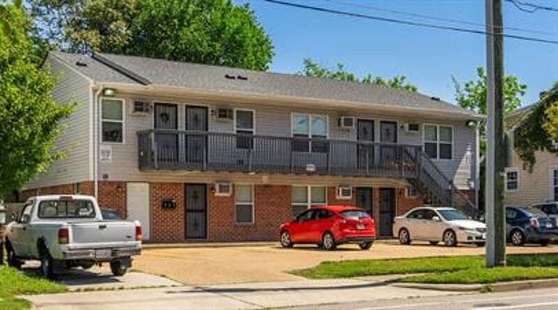 1st image of 812 W 27th St APT 2