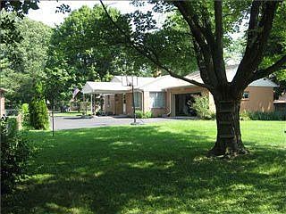 2nd image of 1121 Southwood Dr