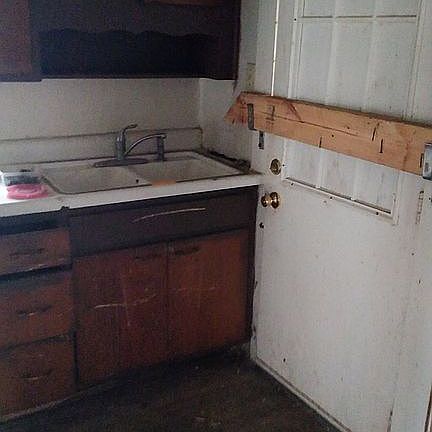 4th image of 1626 Nelson Ave