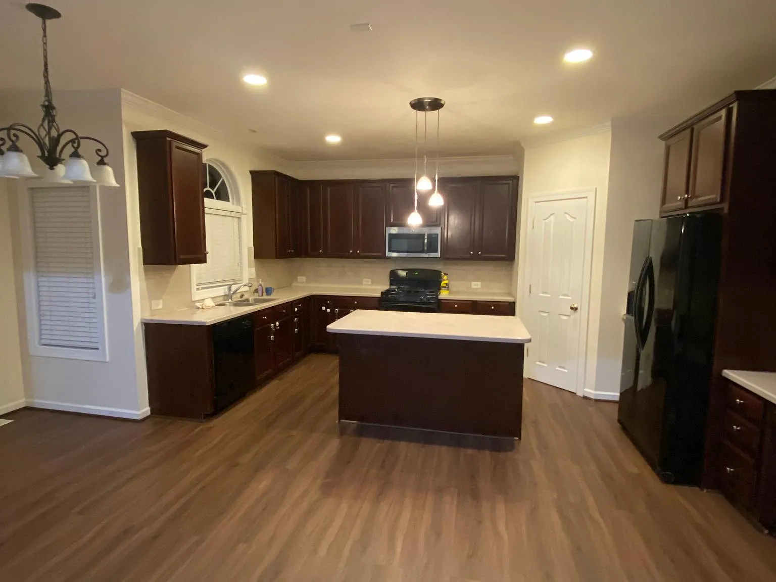 5 bed, 2840 sqft, $2,850 — Photo 4