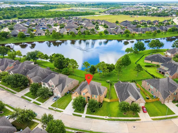 1915 Cayman Bend Ln, Pearland, TX 77584