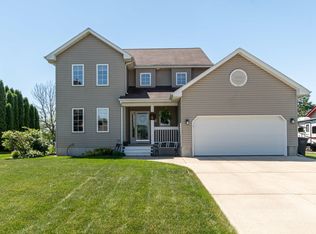537 Baron Rd, Mukwonago, WI 53149