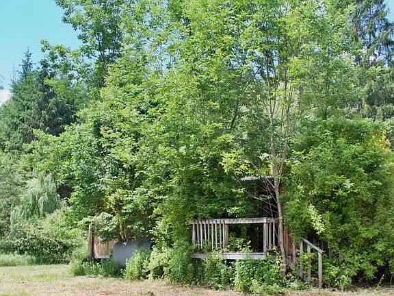 4th image of 956 Russell Rd