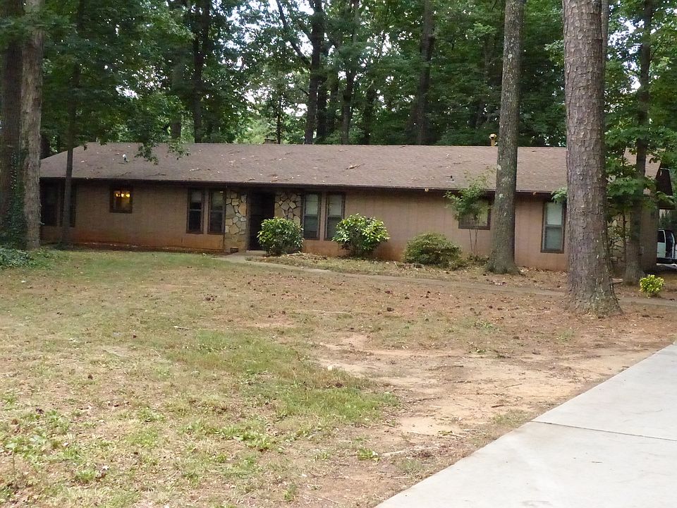 2nd image of 2042 Lake Lucerne Dr