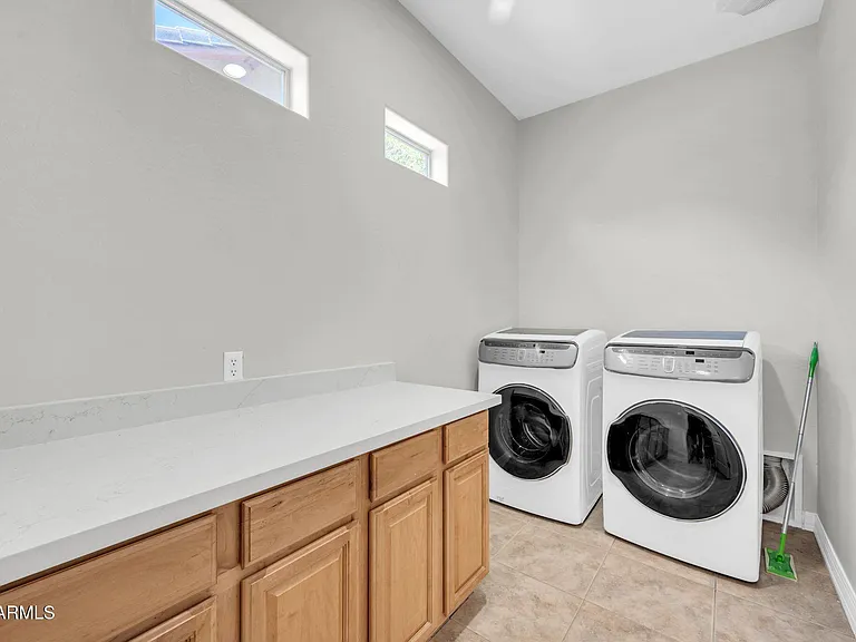 4213 E Edgemont Ave — Photo 29