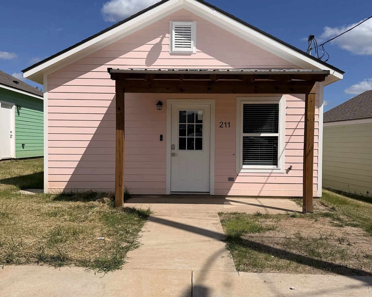 2 bed, 800 sqft, $1,350 — Photo 1
