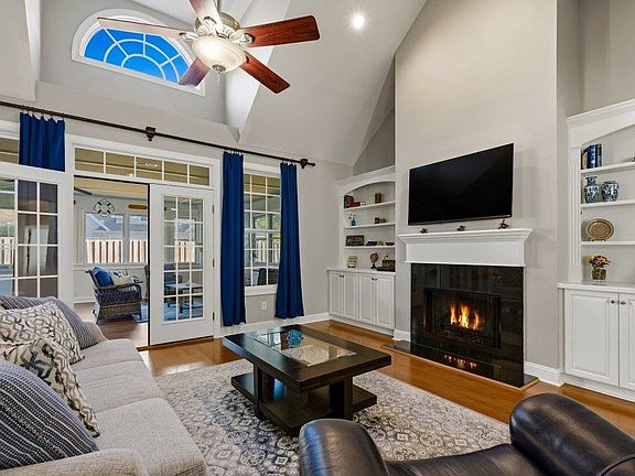 3rd image of 548 Arcadia Rd.