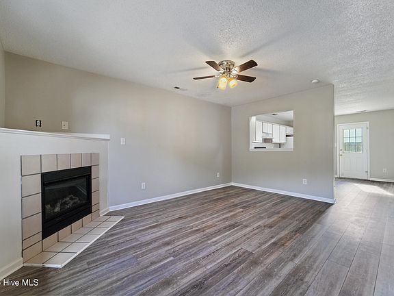 3rd image of 207 Pinegrove Court