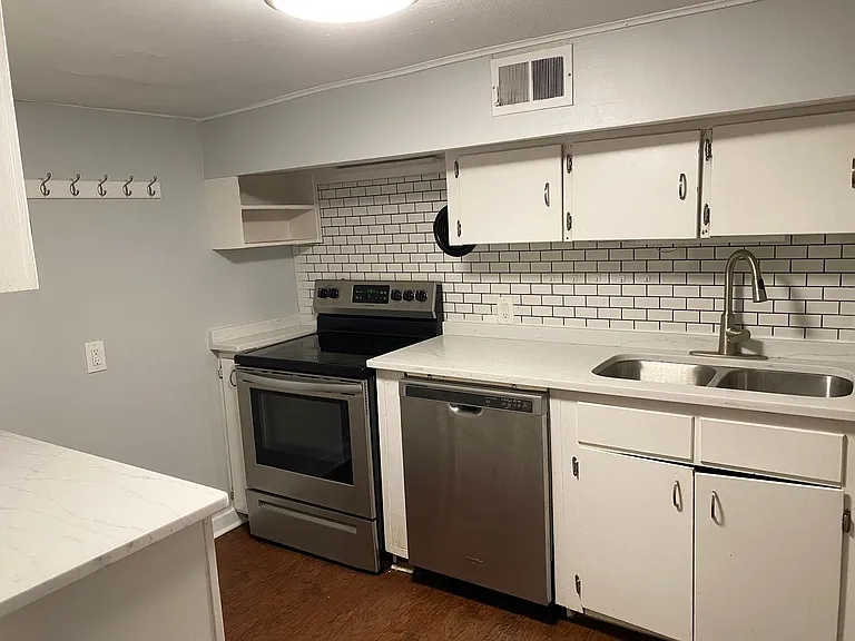 1002 N Aurora St — Photo 13