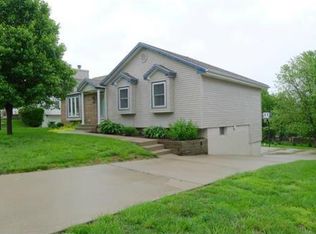 907 Shorthorn Rd, Grain Valley, MO 64029