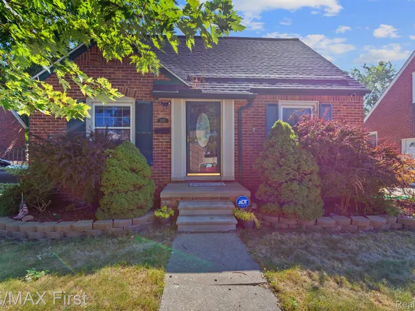 2625 Walnut St, Dearborn, MI 48124