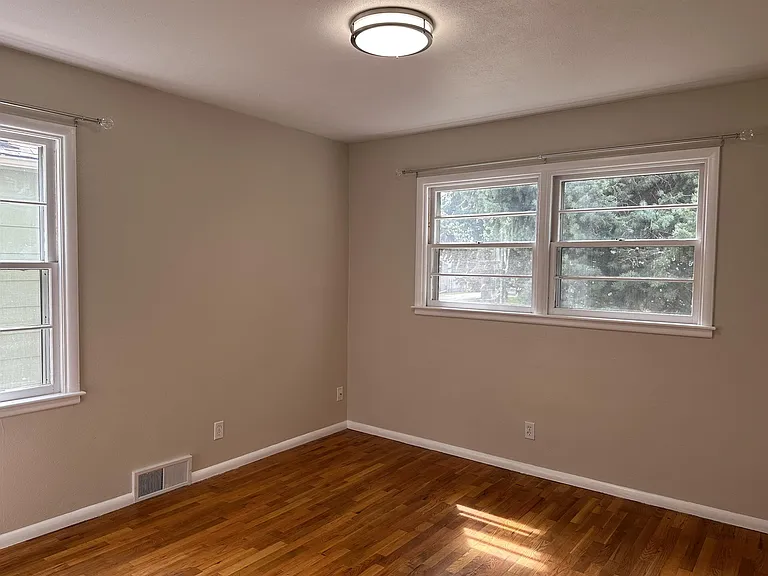 1247 Avenue F — Photo 16